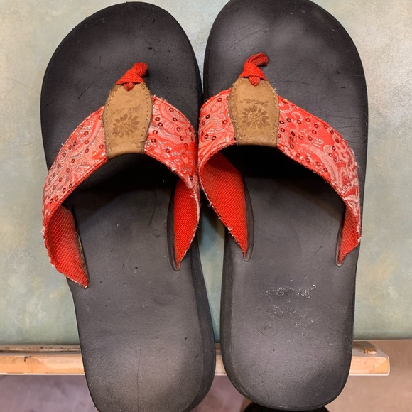 Yellow Box Black Fabric Sandals - Picture 1 of 4